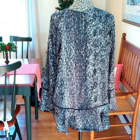 Mossimo by Target 2016 Ladies High Low Bell Sleeve Blouse Size:XL Black&White - Picture 7 of 12